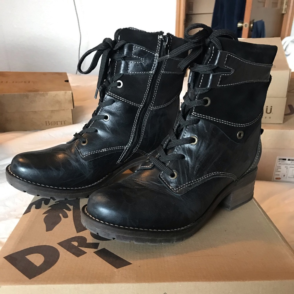 Women’s dromedaris boots, size 39